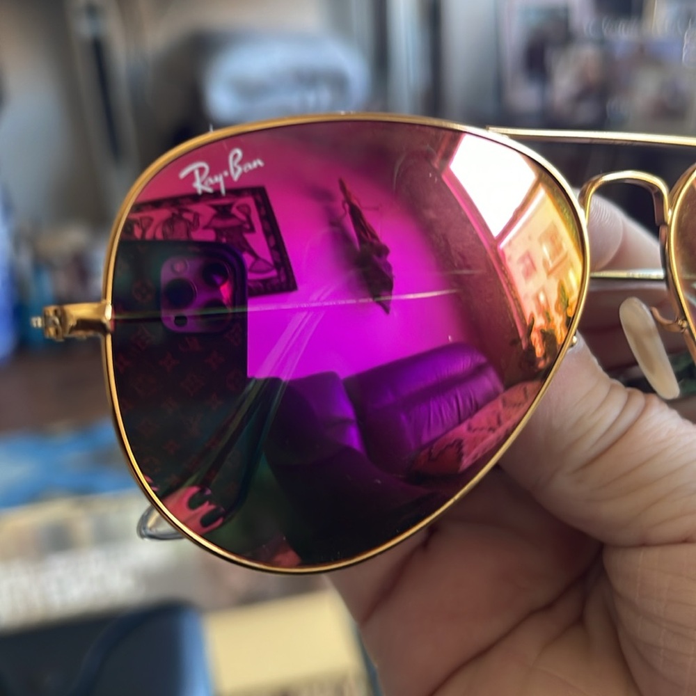 Flawless pink mirrored AVIATORs! Reasonable offers accepted ❤️